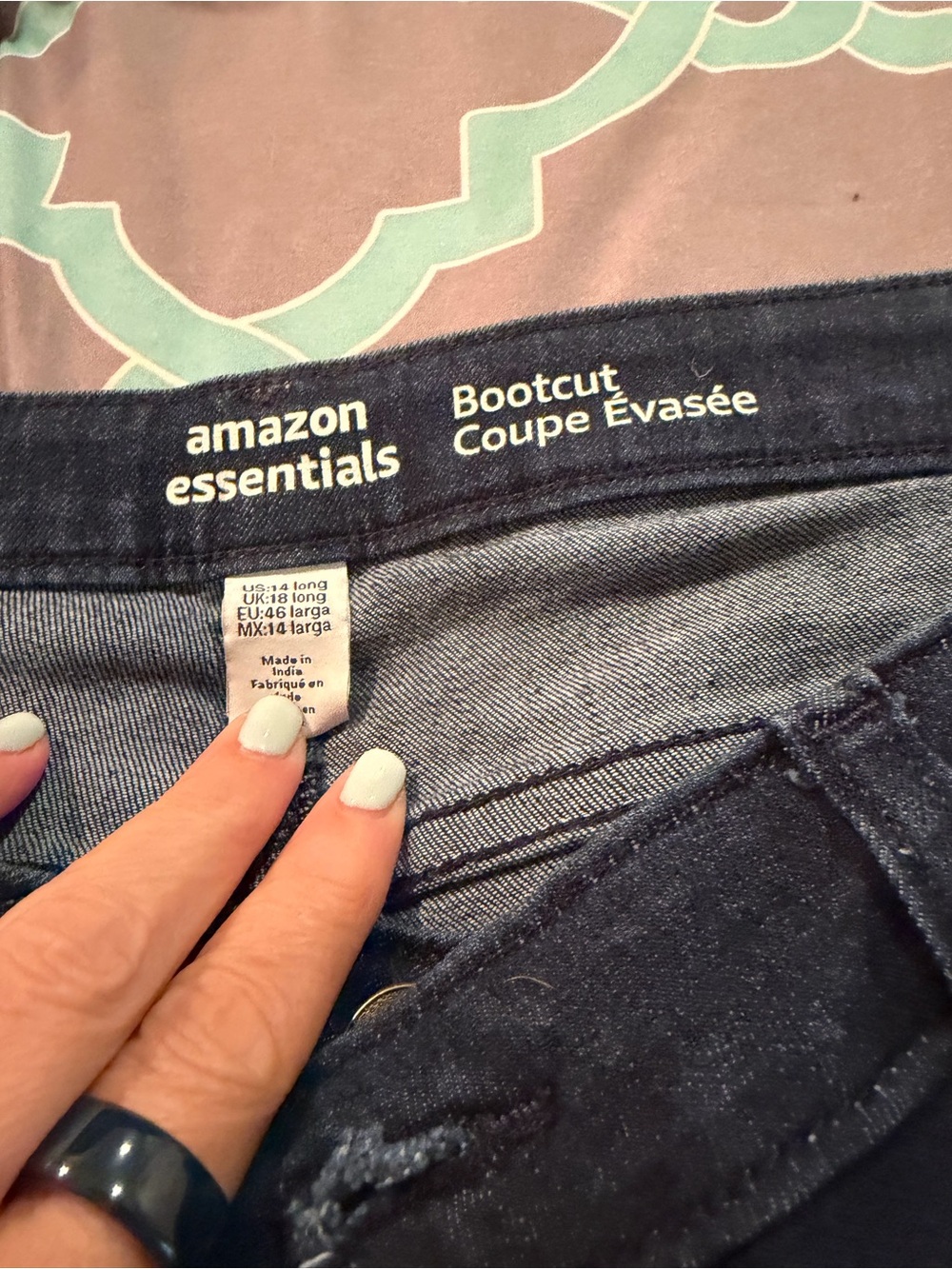Amazon Essentials Women's Indigo Bootcut Jeans